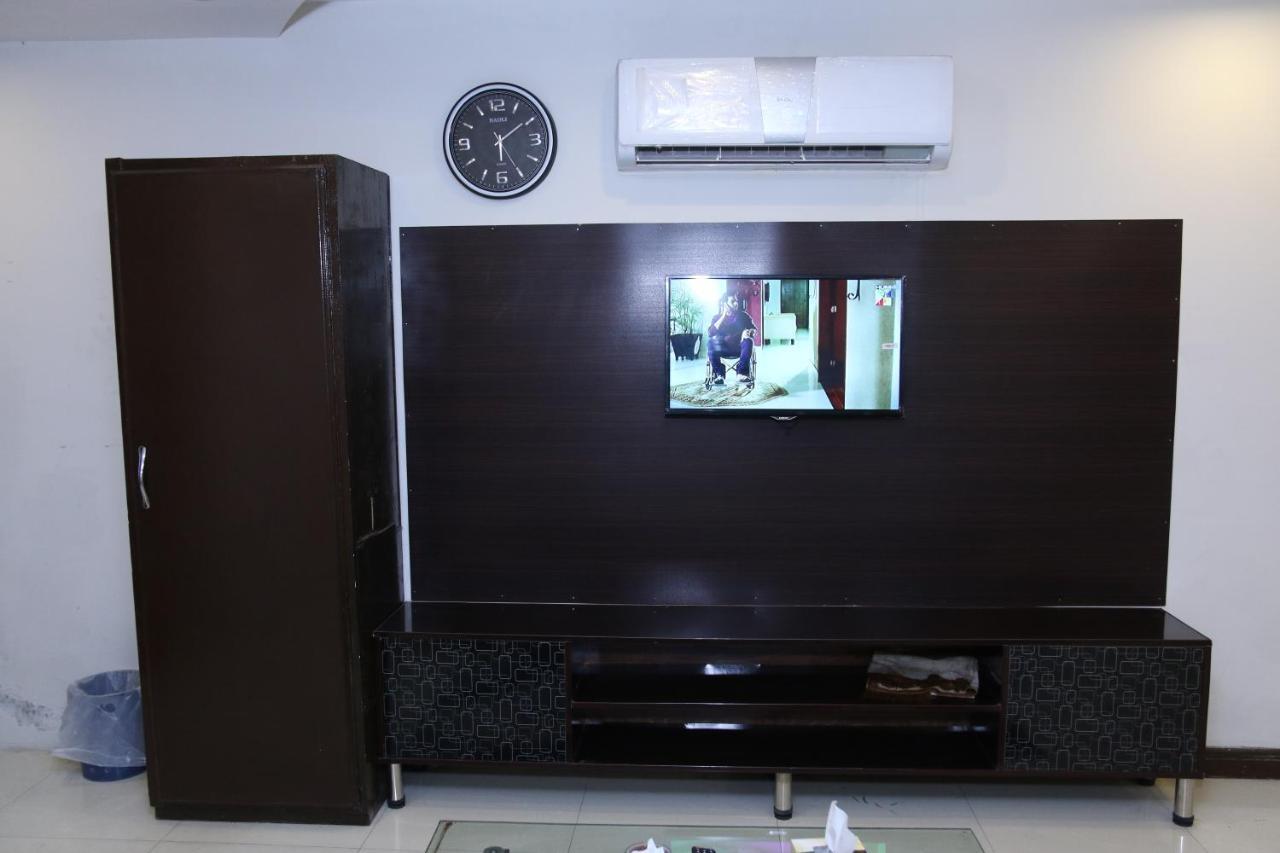Gulberg Continental Hotel Лахор Екстериор снимка