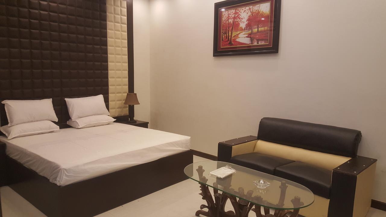 Gulberg Continental Hotel Лахор Екстериор снимка