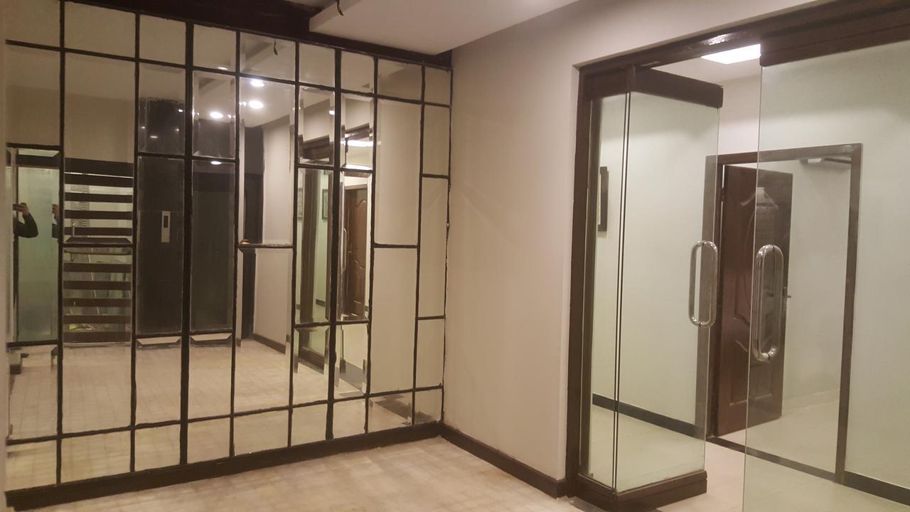 Gulberg Continental Hotel Лахор Екстериор снимка