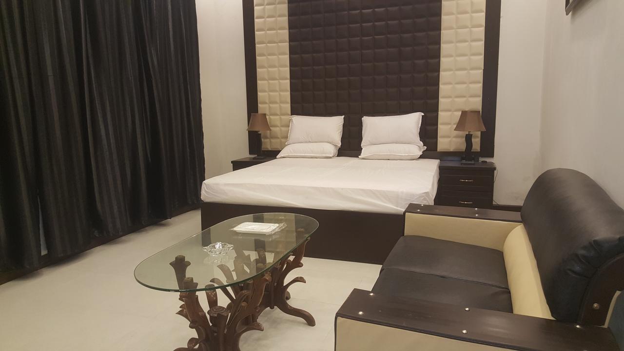 Gulberg Continental Hotel Лахор Екстериор снимка