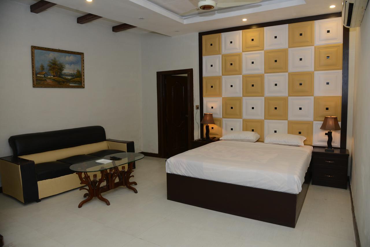 Gulberg Continental Hotel Лахор Екстериор снимка