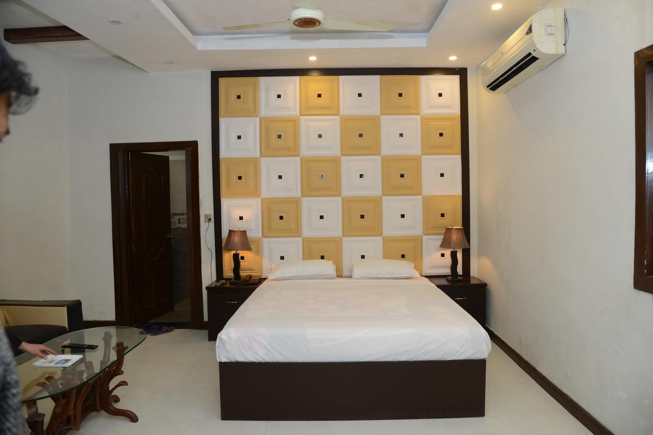 Gulberg Continental Hotel Лахор Екстериор снимка