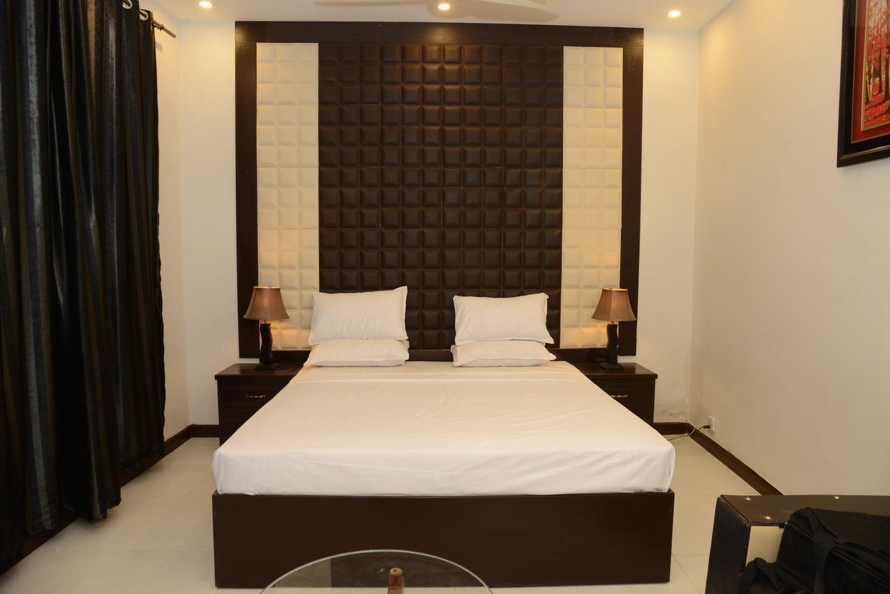Gulberg Continental Hotel Лахор Екстериор снимка