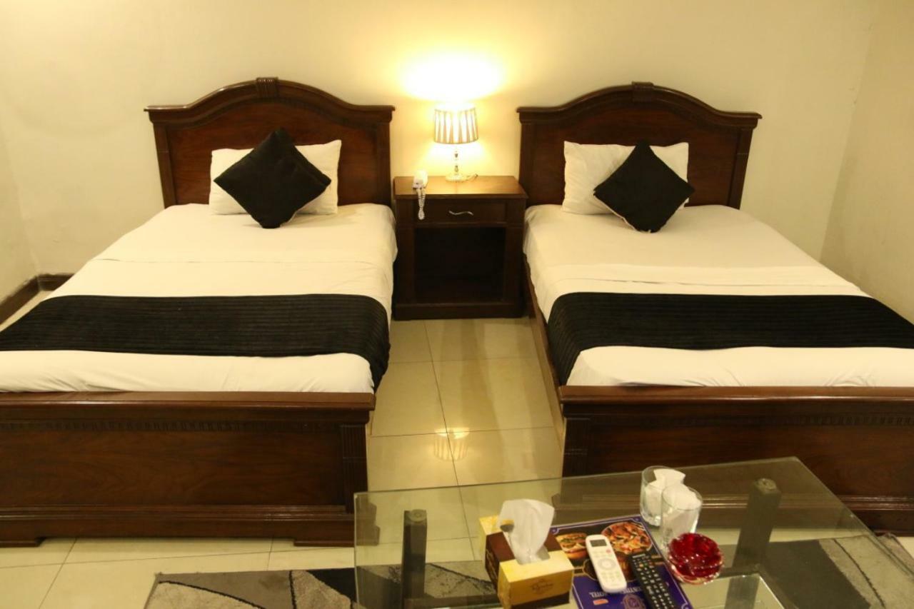 Gulberg Continental Hotel Лахор Екстериор снимка