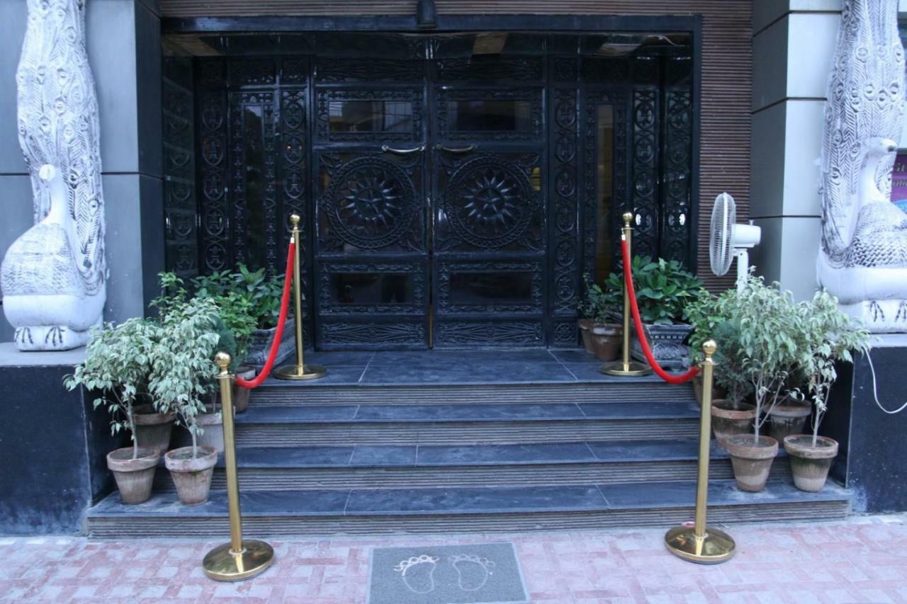Gulberg Continental Hotel Лахор Екстериор снимка