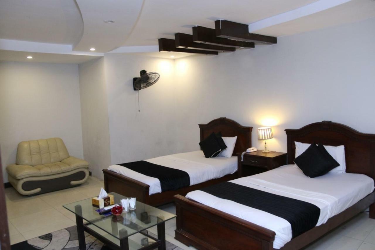 Gulberg Continental Hotel Лахор Екстериор снимка