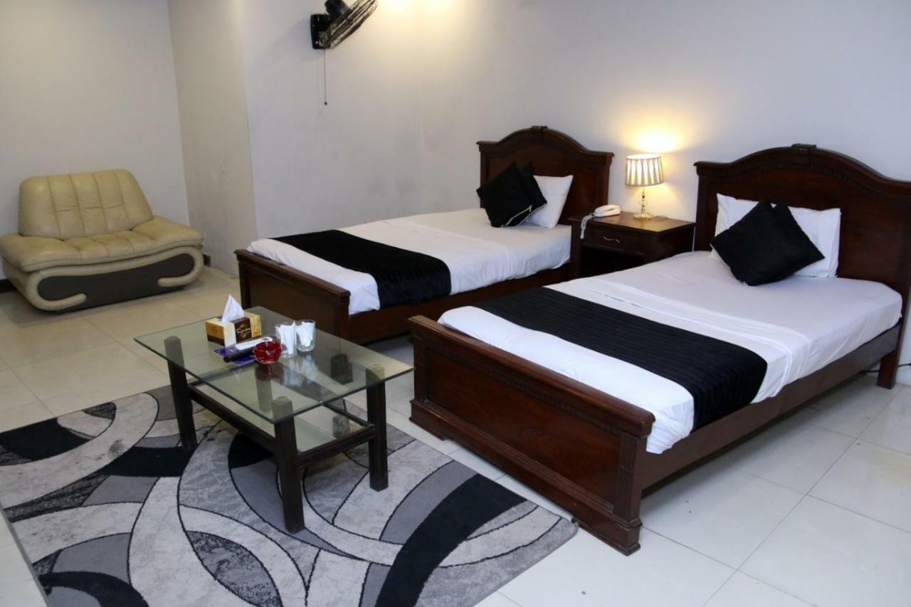 Gulberg Continental Hotel Лахор Екстериор снимка