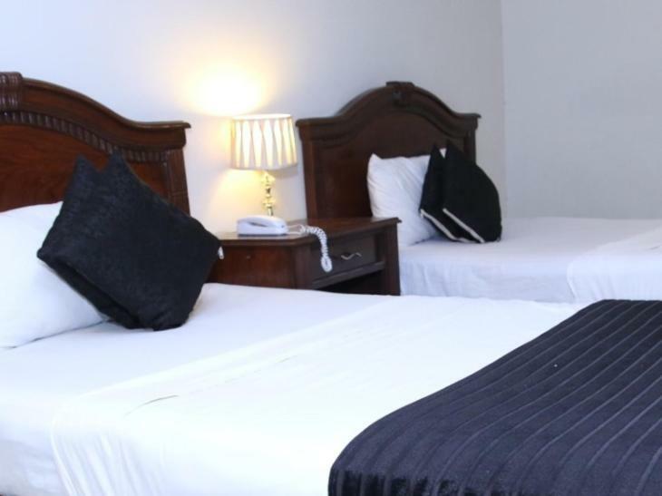 Gulberg Continental Hotel Лахор Екстериор снимка