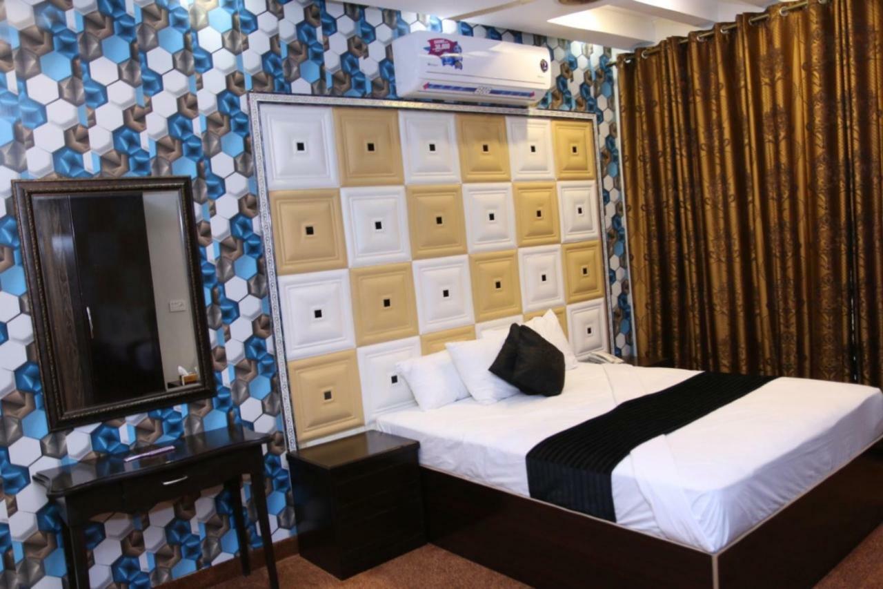 Gulberg Continental Hotel Лахор Екстериор снимка