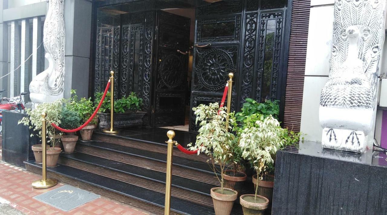 Gulberg Continental Hotel Лахор Екстериор снимка