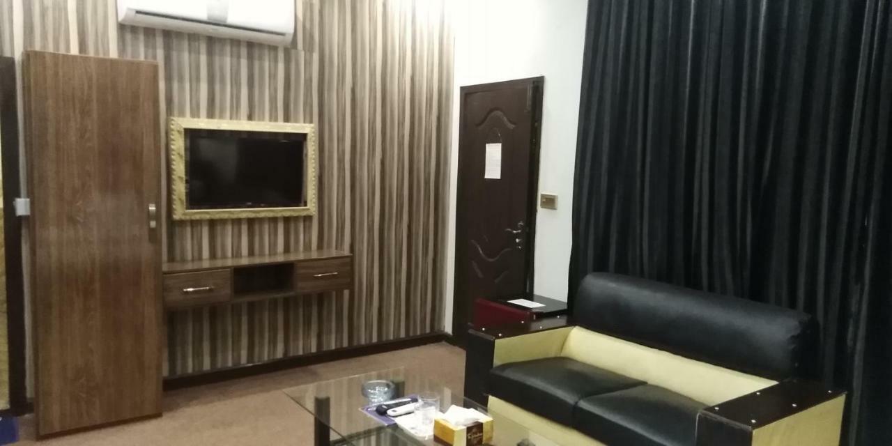 Gulberg Continental Hotel Лахор Екстериор снимка