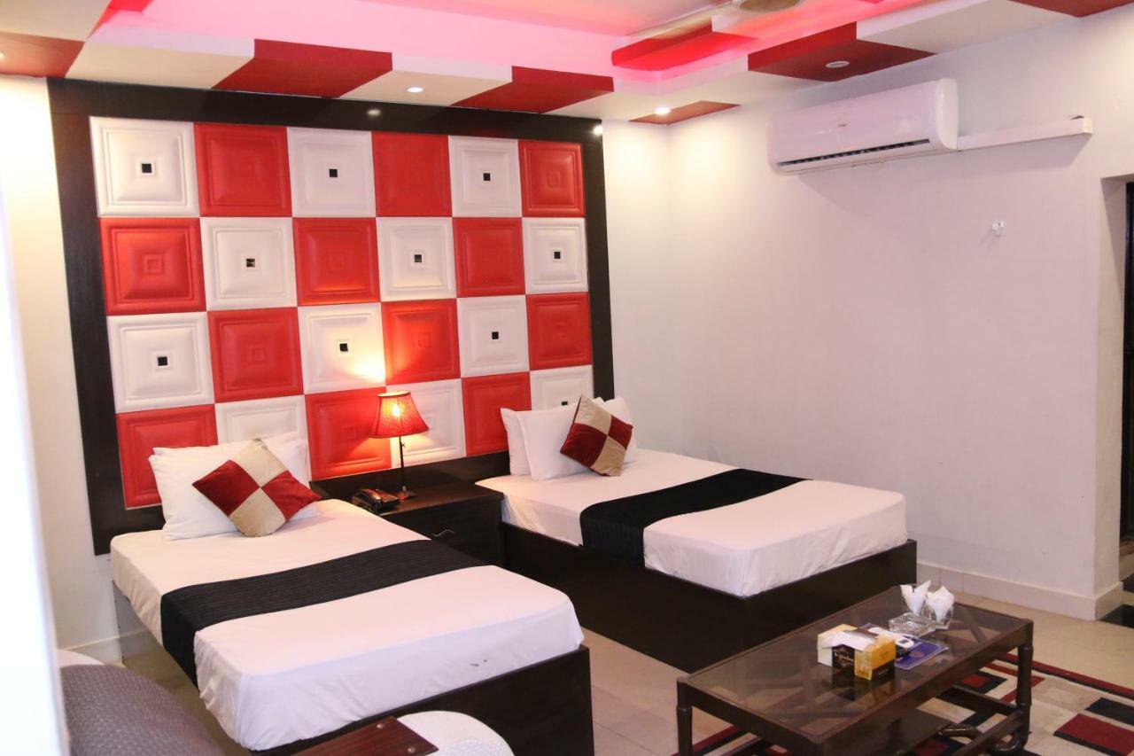 Gulberg Continental Hotel Лахор Екстериор снимка