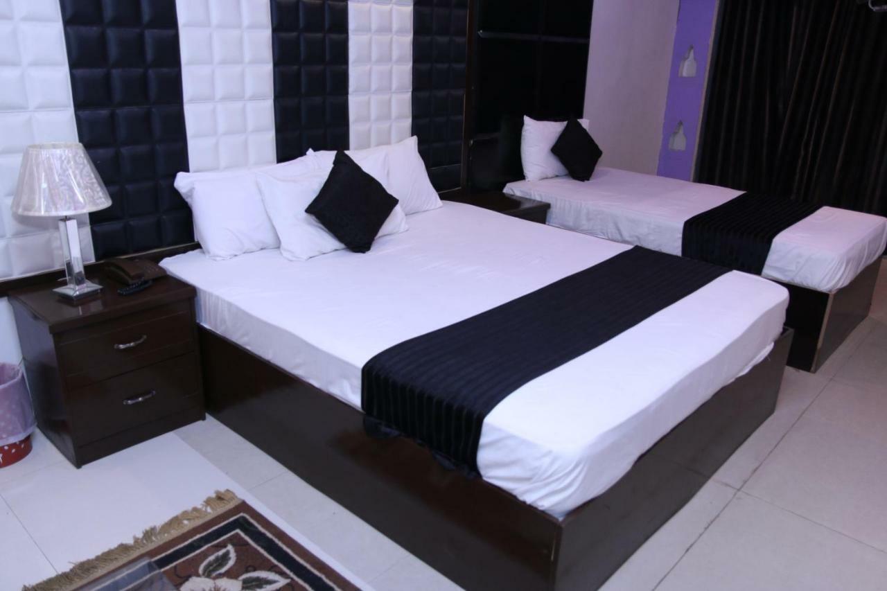 Gulberg Continental Hotel Лахор Екстериор снимка