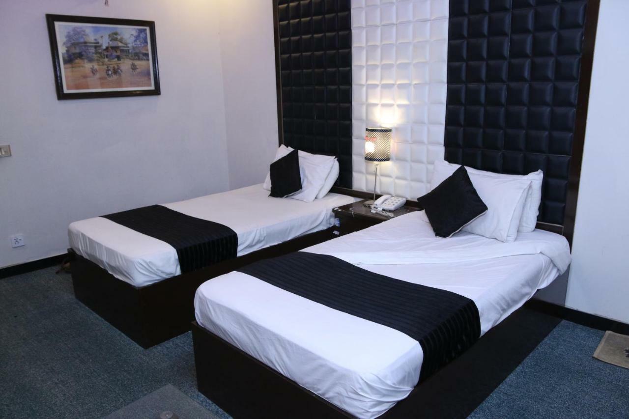 Gulberg Continental Hotel Лахор Екстериор снимка