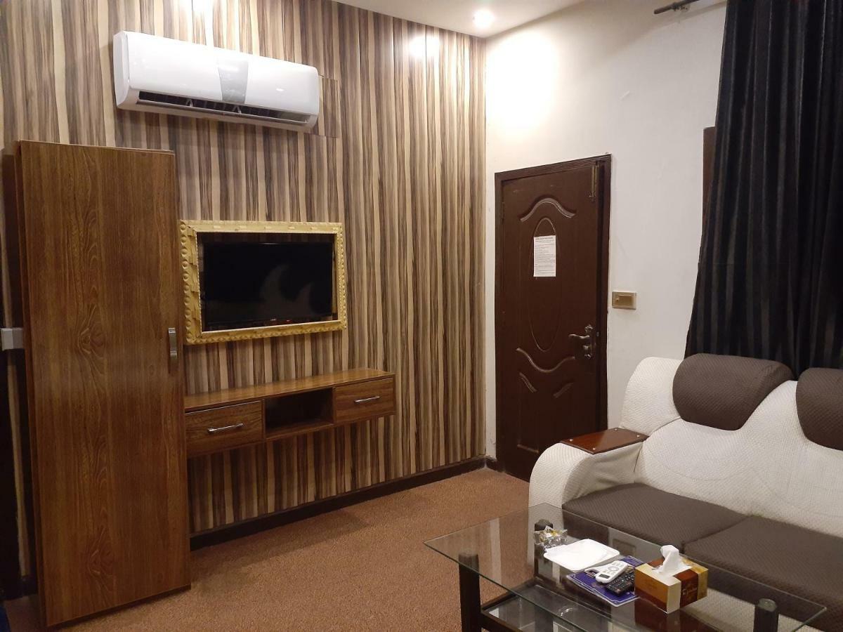 Gulberg Continental Hotel Лахор Екстериор снимка