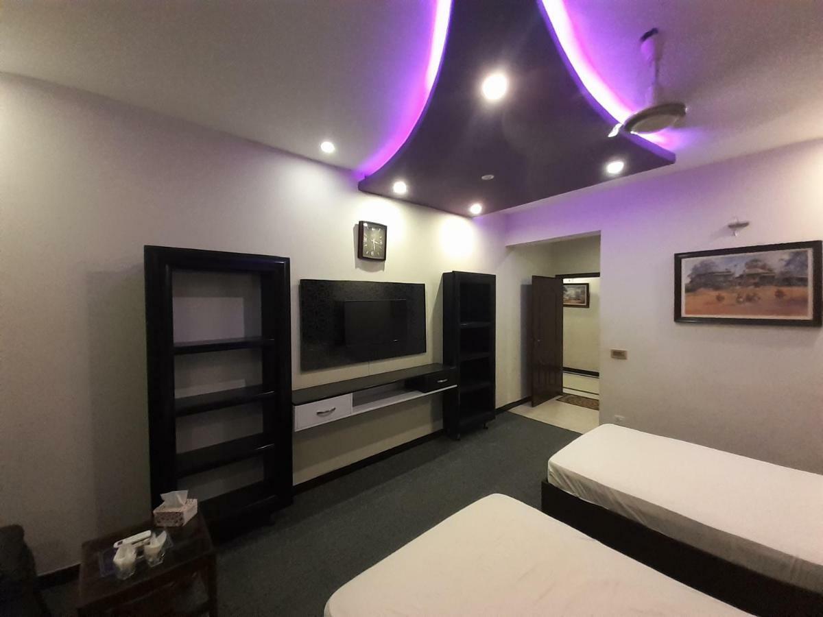 Gulberg Continental Hotel Лахор Екстериор снимка
