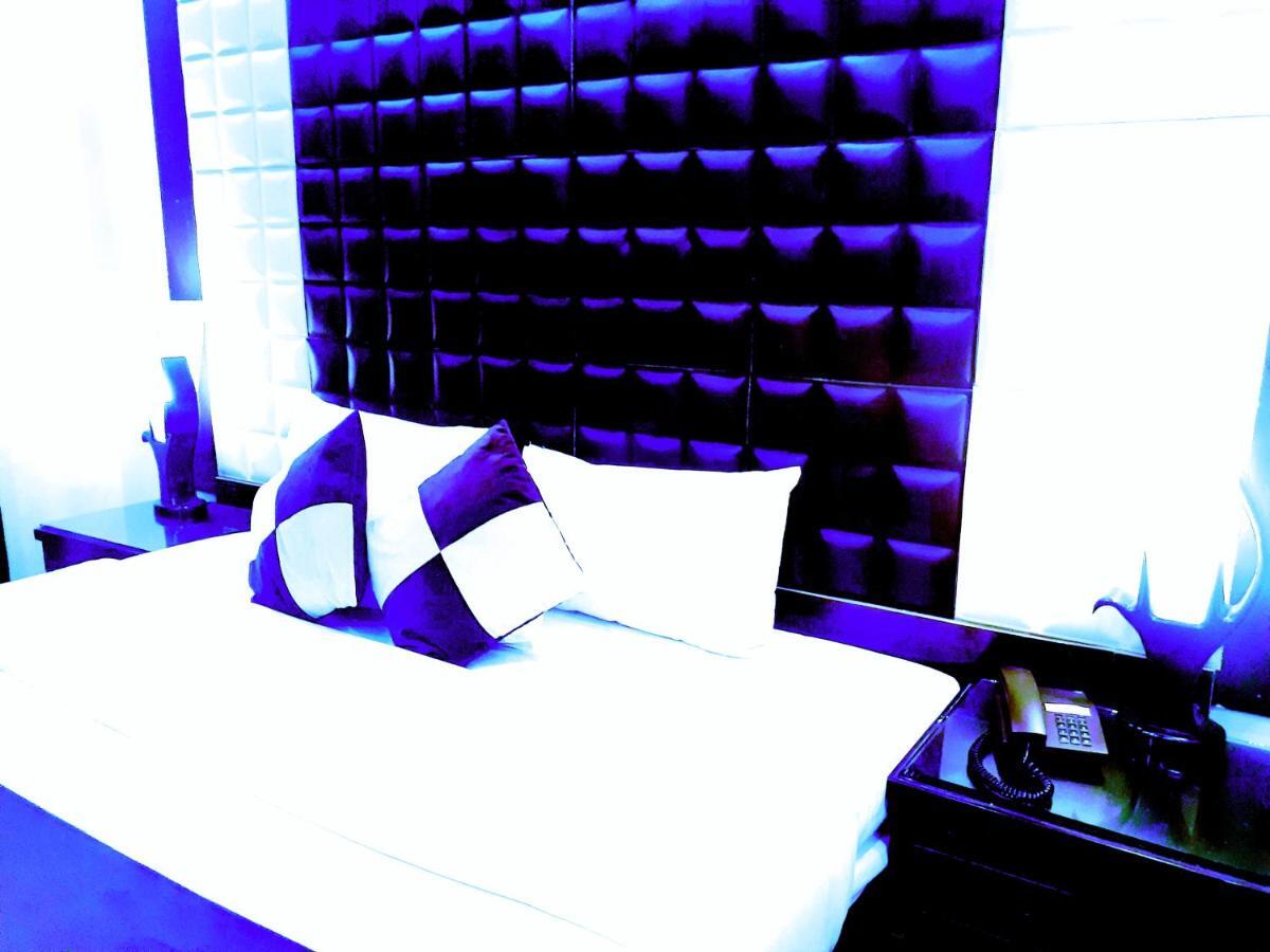 Gulberg Continental Hotel Лахор Екстериор снимка
